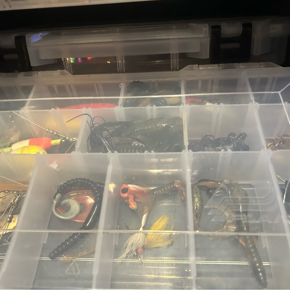 Fishing tackle box